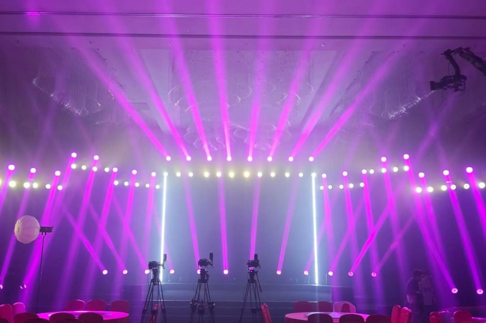 ECSTUN, Witnessing the Debut of Humanoid Robots with Light and Shadow